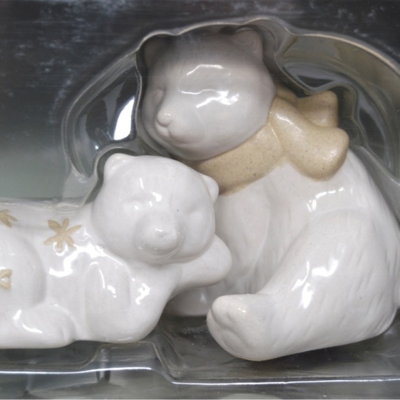 New in Box St. Nicholas Square Jingling Juniper Salt & Pepper Shakers, Natural - Picture 4 of 4